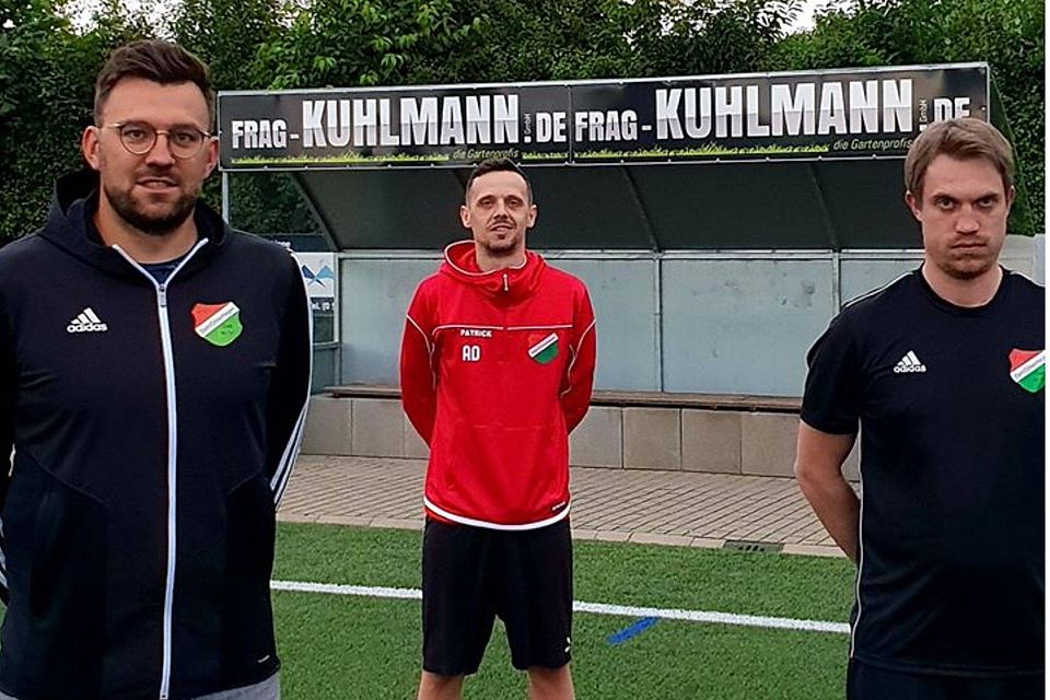Lars Kreimer (l.) übergibt an seinen bisherigen Co-Trainer Alexander Ditz (m.) und Matthias Thiele (r.).