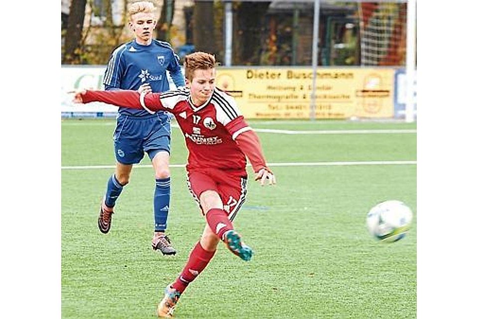 Entschlossen: Die Braker B-Jugendfußballer gewannen gegen Kickers Emden  mit 3:0. Weiß