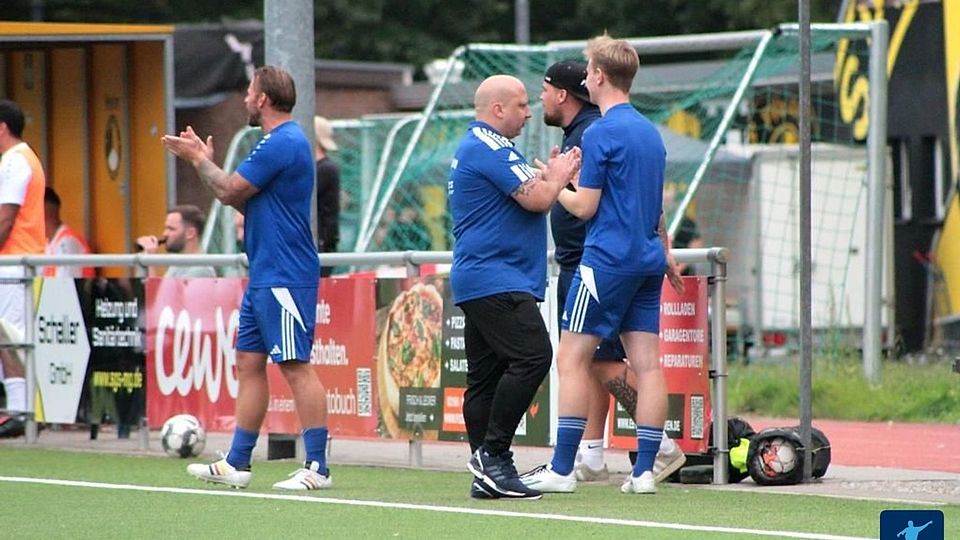 Trainer Marc Gülzow jubelt über ersten Sieg