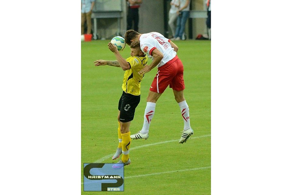 Der FC Amberg (in Gelb) und der SSV Jahn (in Weiß) könnten im Achtelfinale erneut aufeinandertreffen. F: Christmann