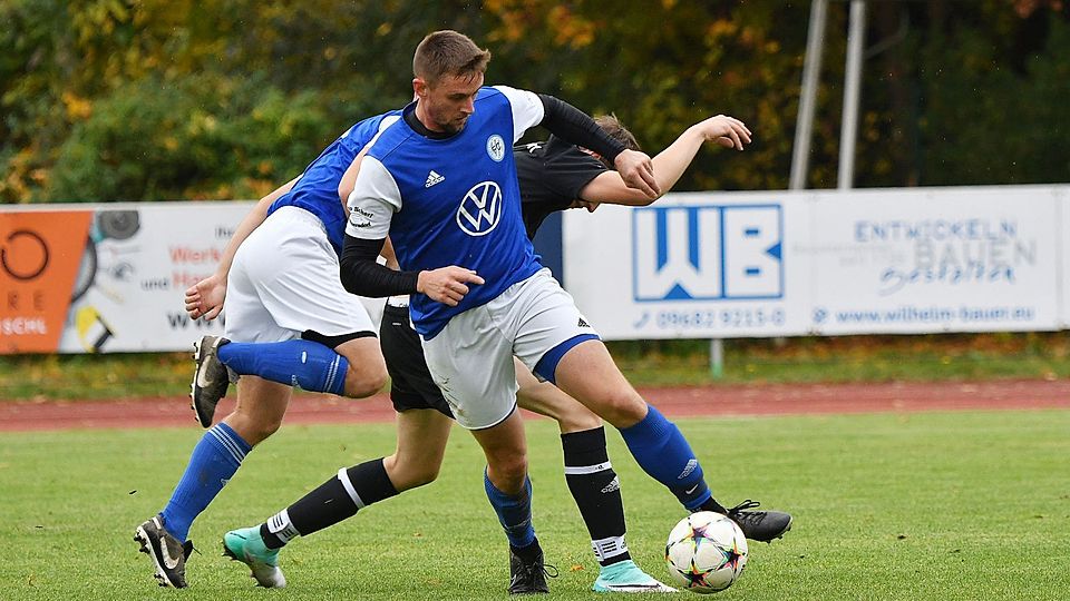 Der letztjährige Vizemeister FC Tremmersdorf (in Blau-Weiß) gehört auch in dieser Saison wieder zum Kreis der Anwärter auf die ganz vordersten Ränge.