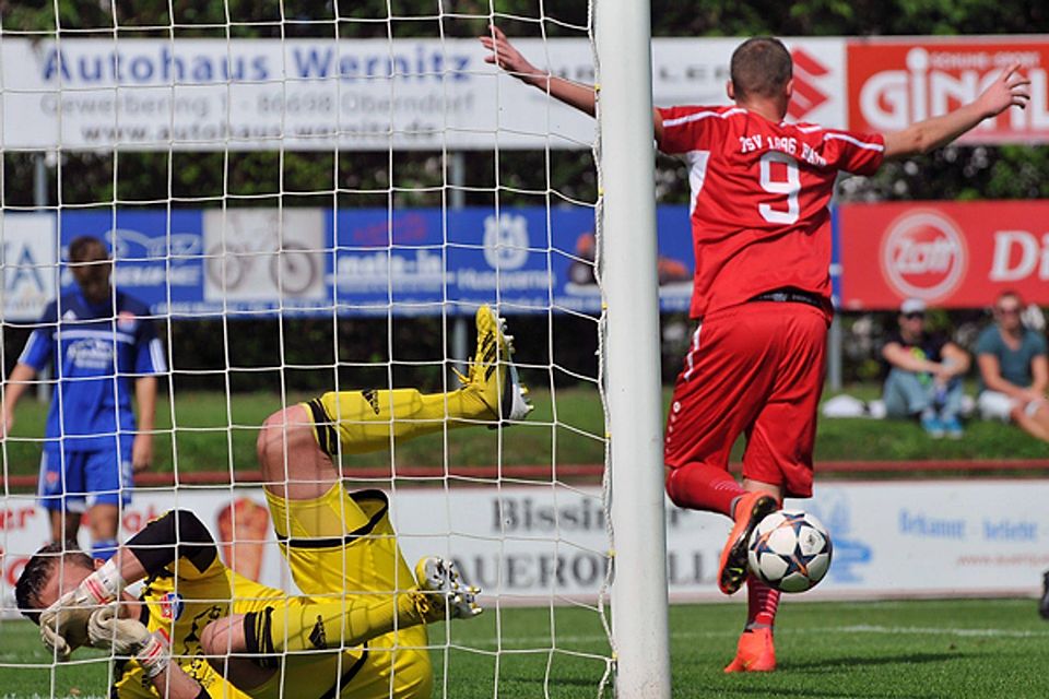 Es kinzelt wieder: Sebastian Kinzel netzt auch gegen die Hachinger U23 dreimal ein. F: Jung