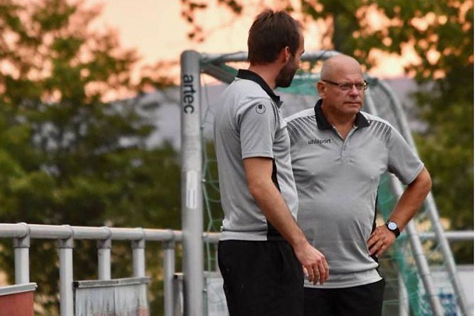Die sportliche Leitung des FC An der Fahner Höhe um Tobias Busse (links) und Rolf Cramer (rechts) braucht noch etwas Zeit für das "Projekt" Oberliga.