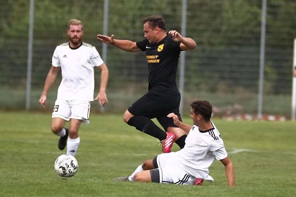 Nach zwölf Jahren Wallertheim ist Schluss: Michael Szymkow (schwarzes Trikot) spielt künftig für die SG Weinheim/Heimersheim. Archivfoto: BK/Michael Wolff Nach zwölf Jahren Wallertheim ist Schluss: Michael Szymkow (schwarzes Trikot) spielt künftig für die SG Weinheim/Heimersheim. Archivfoto: BK/Michael Wolff