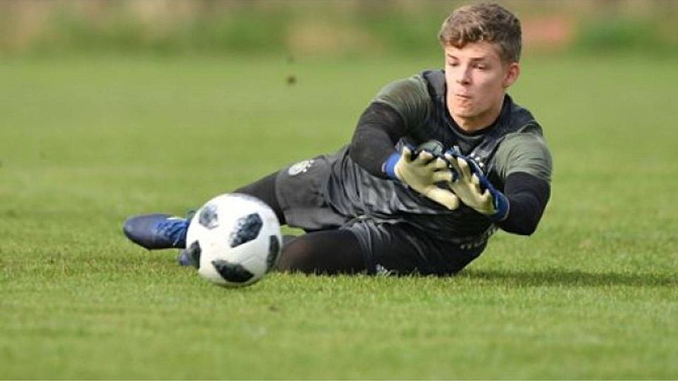 Der Mainzer Torwart Finn Dahmen hält – und trifft. Bongarts