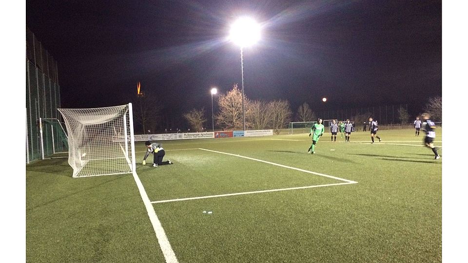 Haben Federn lassen müssen: Der Unterbau der Germania Weilbach (hier in schwarz gegen die SG Wildsachsen II) F: Knoechner