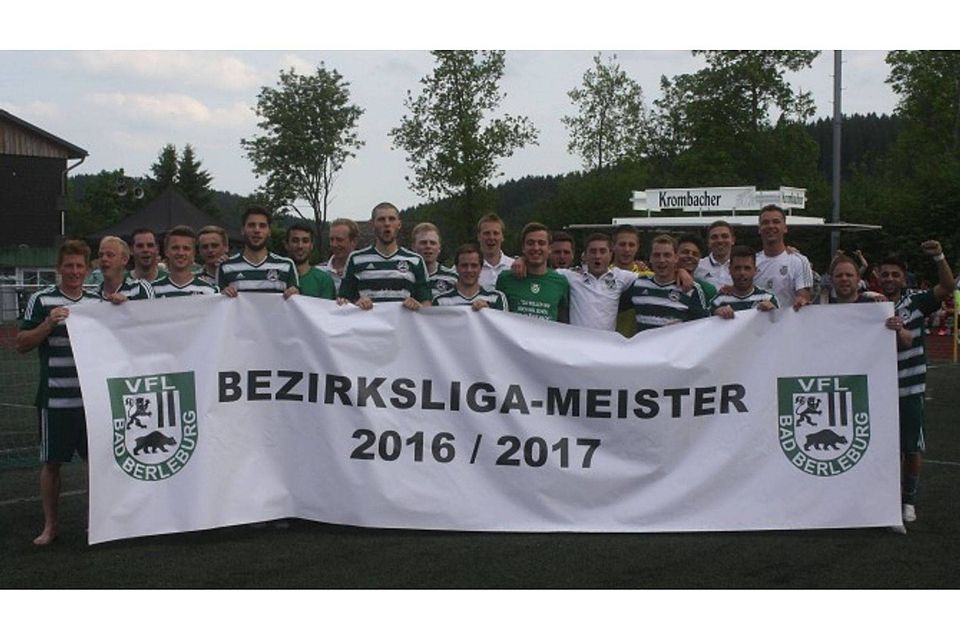 Der VfL Bad Berleburg ist im Meisterziel. Die Mannschaft vom Stöppel legte in der Fußball-Bezirksliga eine bemerkenswerte Kontinuität hin. Am Ende war dies ausschlaggebend im Titel- und Aufstiegsrennen. Foto: sta