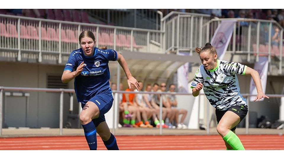 Trifft nach ihrer Einwechslung: Freya Sophie Burk (l.) vom FSV Hessen Wetzlar. Trifft nach ihrer Einwechslung: Freya Sophie Burk (l.) vom FSV Hessen Wetzlar. © Isabel Althof