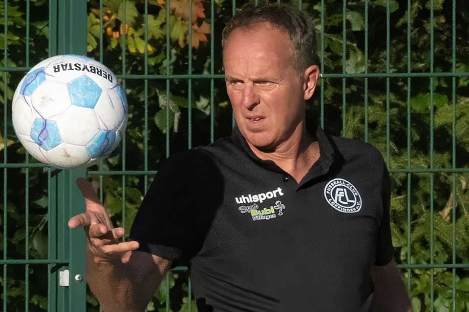  Bleibt weiter auf der sportlichen Kommandobrücke des FC Löffingen: Tobias Urban | Foto: Wolfgang Scheu