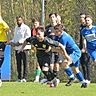 Kirchardt (blau) will sich am Sonntag den FV Brühl krallen.