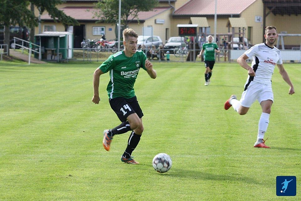 Warnau konnte sich im Sommer mit Mathis Lange (in grün)  einen Regionalliga-erfahrenen Akteur angeln.