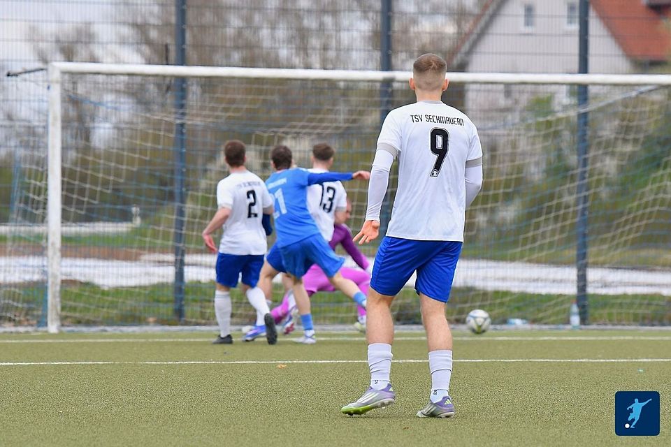 Der TSV Seckmauern hat bei drei verbleibenden Spielen sechs Punkte Rückstand auf den voraussichtlichen Relegationsrang 13. Der TSV Seckmauern hat bei drei verbleibenden Spielen sechs Punkte Rückstand auf den voraussichtlichen Relegationsrang 13.
