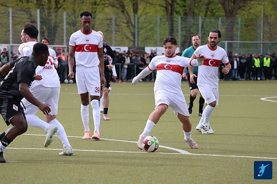 Emre Ayan erzielte das entscheidende Tor für Türkiyemspor. 