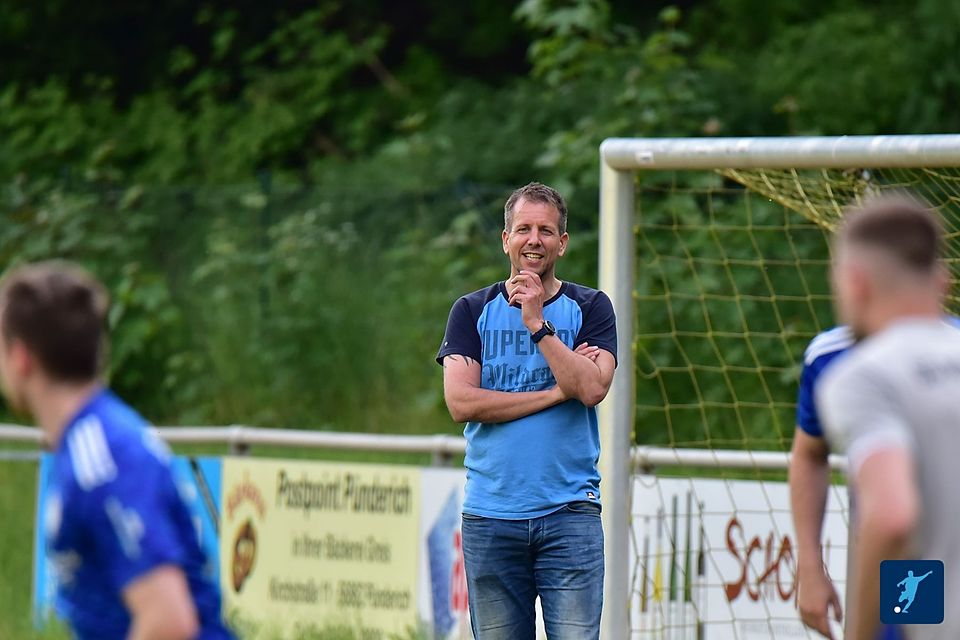 In seinem letzten Auswärtsspiel mit der SG Saartal kam Trainer Heiko Niederweis zu einem 2:0 bei der SG Mont Royal.