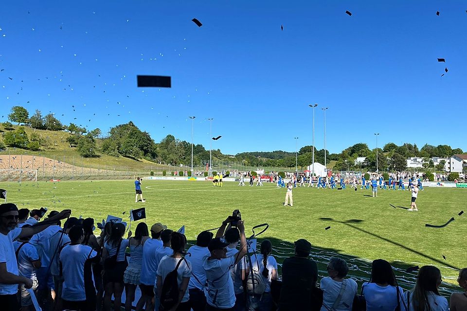 Die Teams von Regensdorf und Wiesendangen vor dem Anpfiff. Die Teams von Regensdorf und Wiesendangen vor dem Anpfiff.