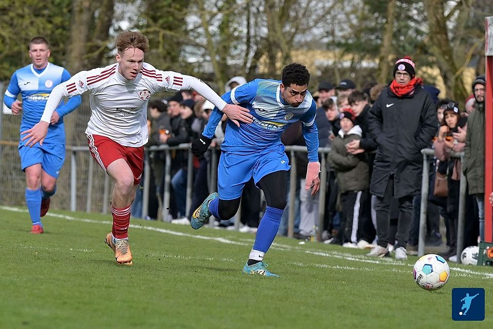 Adalbert Kuczynski (r.) und seine Hilsbacher (weiß) dürfen auf einen starken Saisonstart zurückblicken.