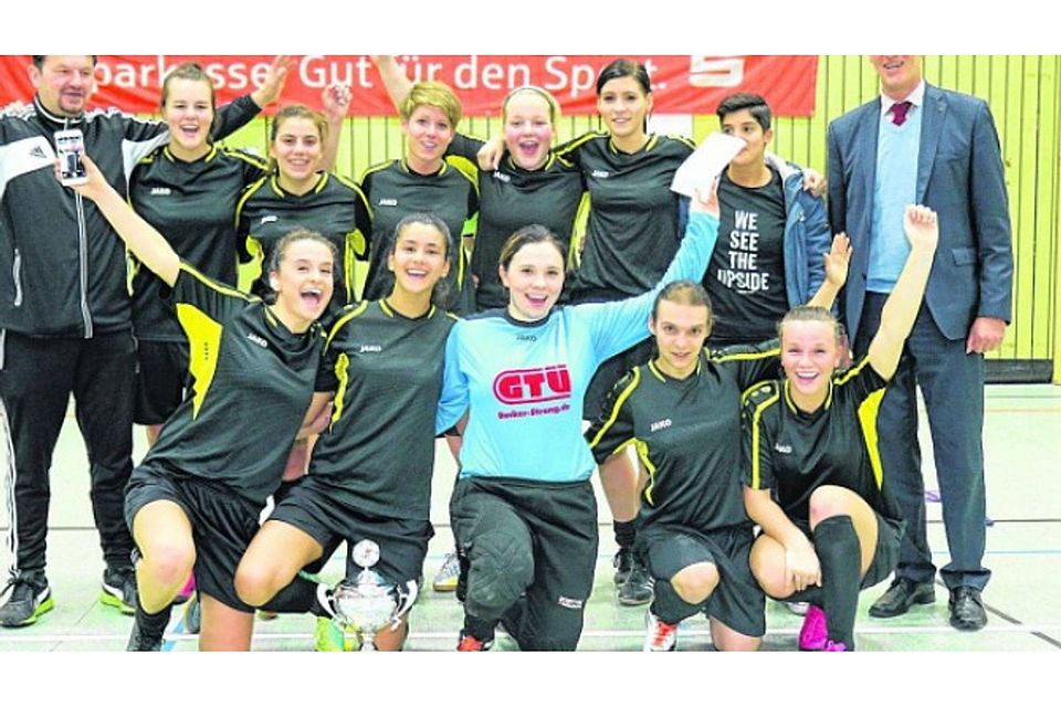 Stadtmeisterinnen in Schwarz-Gelb: Die Frauen des SCB Laurenzberg bezwangen in einem abwechslungsreichen Finale die Bergrather Falken mit 5:3.