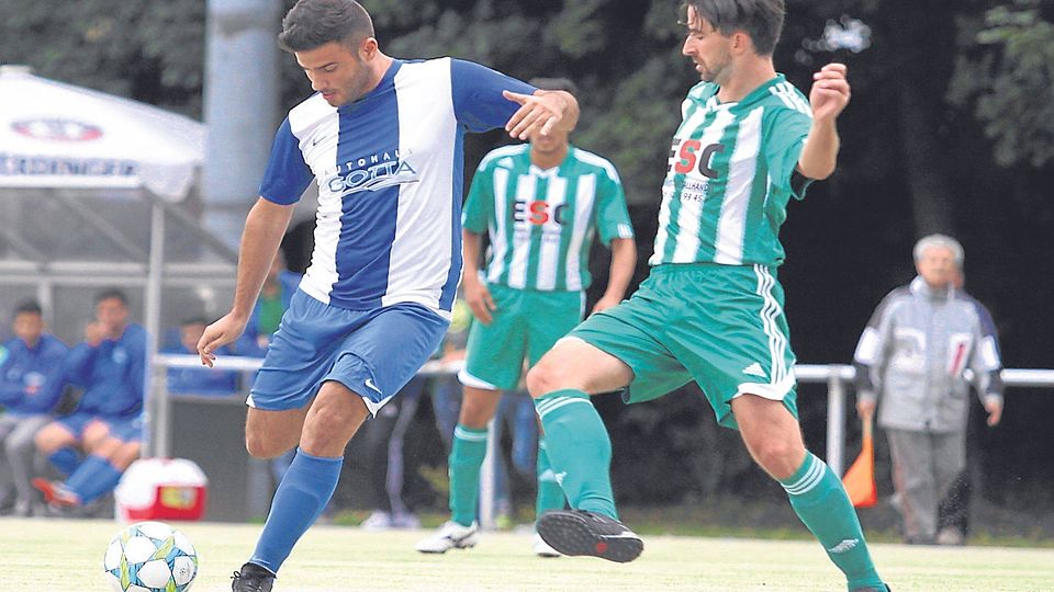 Hätte den FV Hellas heranbringen können: Nuri Öztürk (links) und seine Teamkollegen müssen gegen Neuling FC Türk Gücü passen. Foto: VF