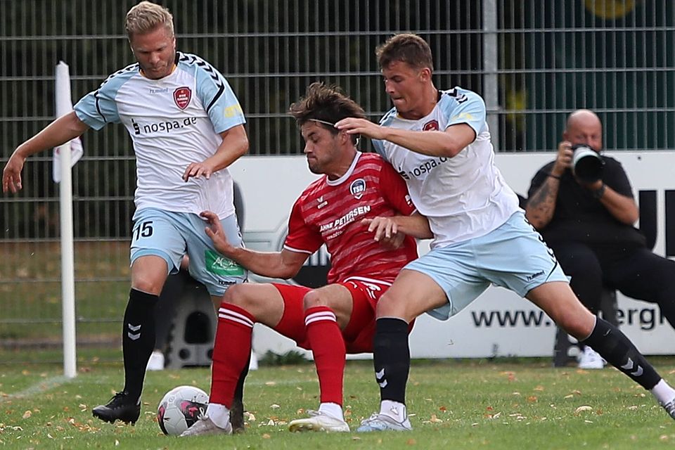 Sönke Meyer (mitte) kommt mit der Empfehlung von über 200 Oberliga- und 16 Regionalliga Spielen.