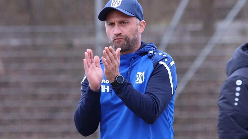 Beifall: Das Team von PSV-Trainer Markus Holdinger dreht einen 1:2-Rückstand zum 4:2-Sieg.
