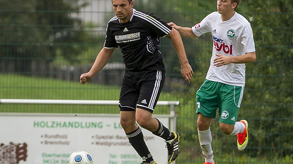 Thomas Riedinger (li.) ist neuer Trainer beim SV Neukirchen vorm Wald. Selber aufllaufen wird der 35-Jährige allerdings nur noch in Notfällen. F: Hönl