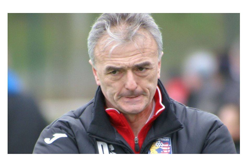 Hat kein bislang keinen Grund, verkniffen dreinzublicken: Eintracht-Coach Dragan Sicaja