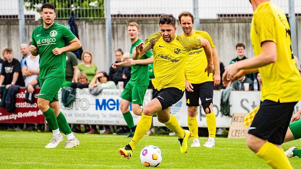 Absteiger FC Ränkam (in Gelb) geht als Mitfavorit auf die Meisterschaft in die Saison.