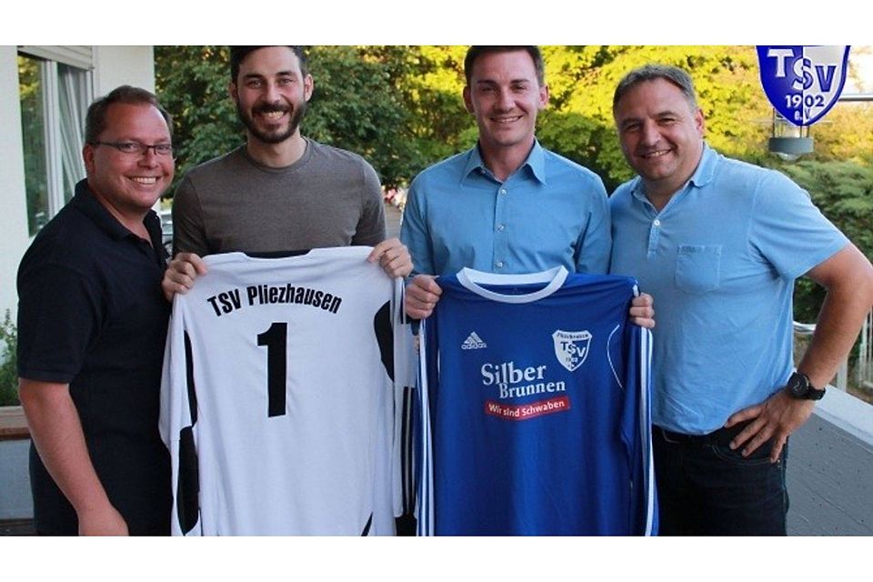 (v. links): Abteilungsleiter Sascha Krammer, Ali Öztürk, Dennis Anstett und der Coach des TSV Pliezhausen, Thomas Schwend.
