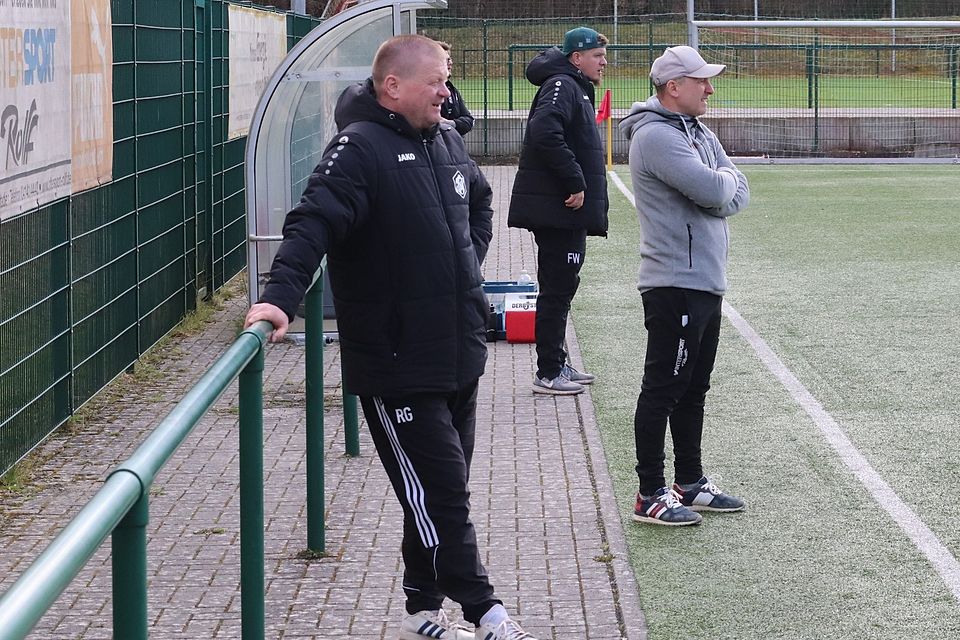 Kamen mit Minikader nach Immenbeck: Betreuer Ralf Grosser (links) und Trainer Franz Olenberger.