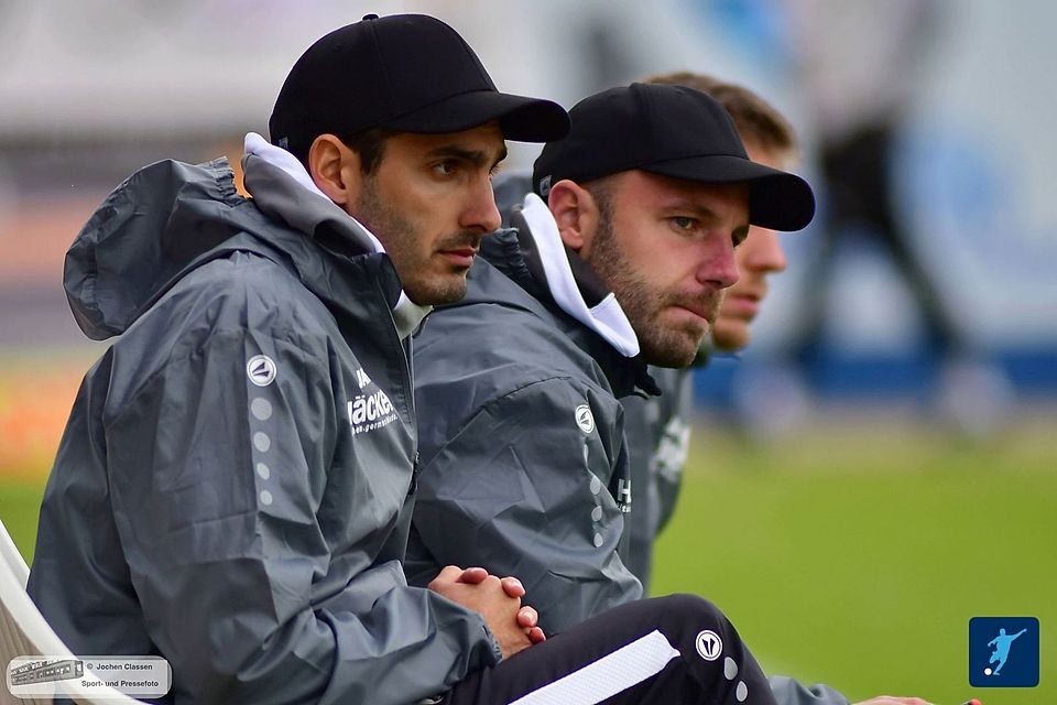 Dennis da Silva Félix (l.) ist nicht mehr Trainer des SV Rödinghausen.