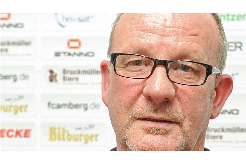 Lutz Ernemann hat versucht, seine Mannschaft neu einzustellen, damit der FC Amberg gegen Eltersdorf einen Sieg holt.