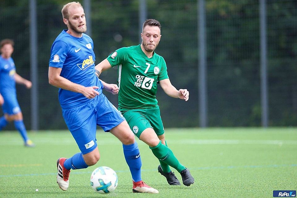 Ein "neues" Gesicht im Zeilsheimer Dress: Alexander Scholz (grün) ist wieder für den SV am Ball.