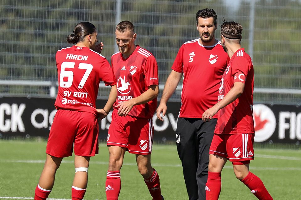 Stecken als Tabellen-13. weiterhin im Tabellenkeller fest: Die Akteure des SV Rott.