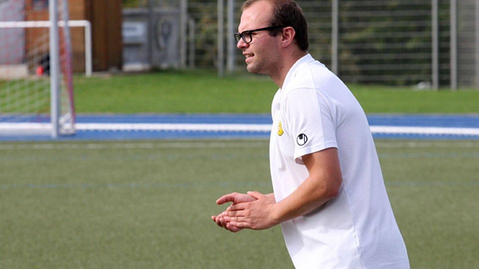 War trotz der deutlichen Niederlage nicht unzufrieden mit dem Auftritt seines Teams: Meiesenheims Coach Torben Scherer.   (Foto: Mario Luge)