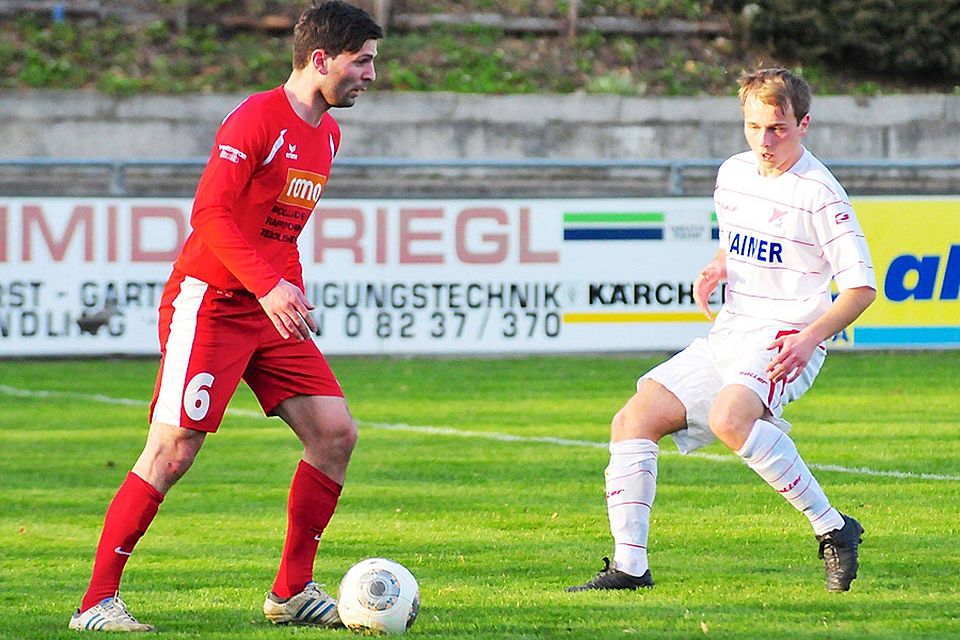 Julian Bergmair (rechts) und seine Mitspieler des TSV Aindling holten einen wichtigen Erfolg gegen Bubesheim. 	F.: Peter Appel