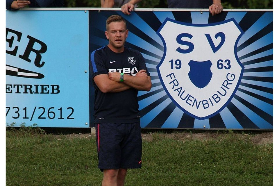 SVF-Coach Hans Bader musste zuletzt immer wieder als Feldspieler aktiv ins Geschehen eingreifen. F: Brumbauer
