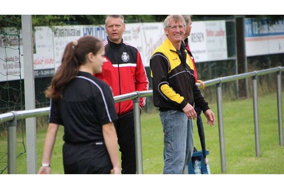 F: Bartsch Gernot Jäckel (schwarz/gelbe Jacke) verlässt die SpVg. nach acht Jahren als Trainer