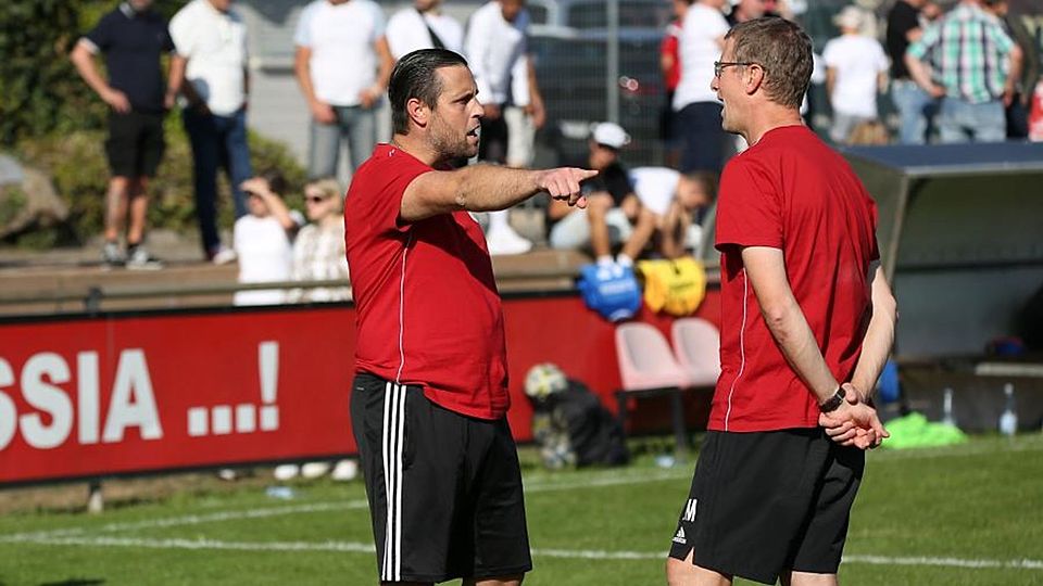 Hassia-Chefcoach Thomas Eberhardt (links) und Co-Trainer Patric Muders fordern einen kompakten und kämpferischen Auftritt ihrer Mannschaft.