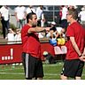 Hassia-Chefcoach Thomas Eberhardt (links) und Co-Trainer Patric Muders fordern einen kompakten und kämpferischen Auftritt ihrer Mannschaft.
