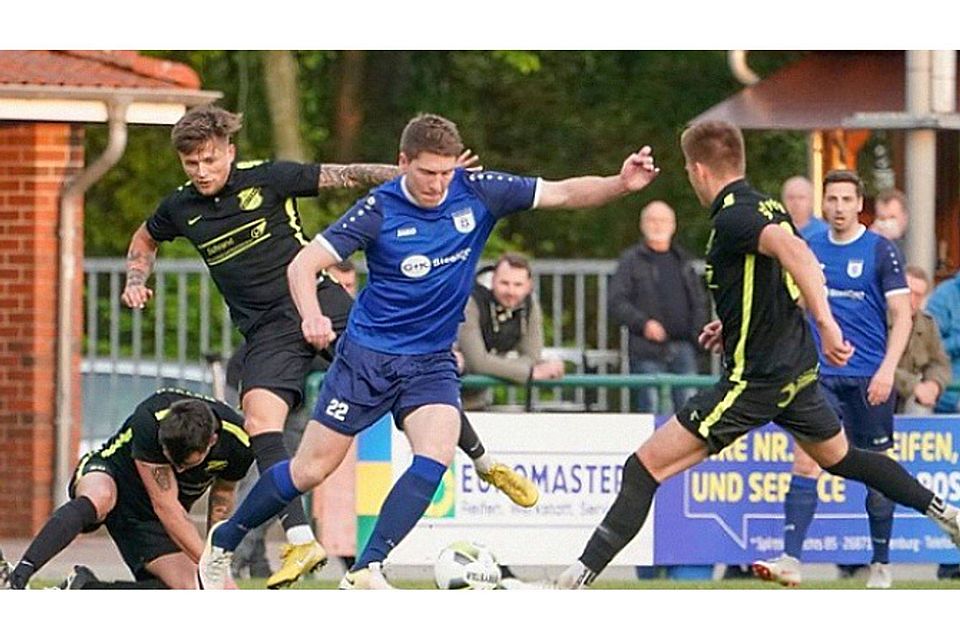 Seinen Status als Übermannschaft der Liga untermauerte Bevern in Papenburg. Die Gastgeber um Niklas Papen (Mitte) verloren mit 1:4. Foto: Werner Scholz