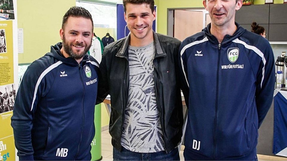 Bitte lächeln: Sportdirektor Michele Bisanzio, Diego Bartolozzo und Trainer Darko Juric (v.l.).  F: FCG