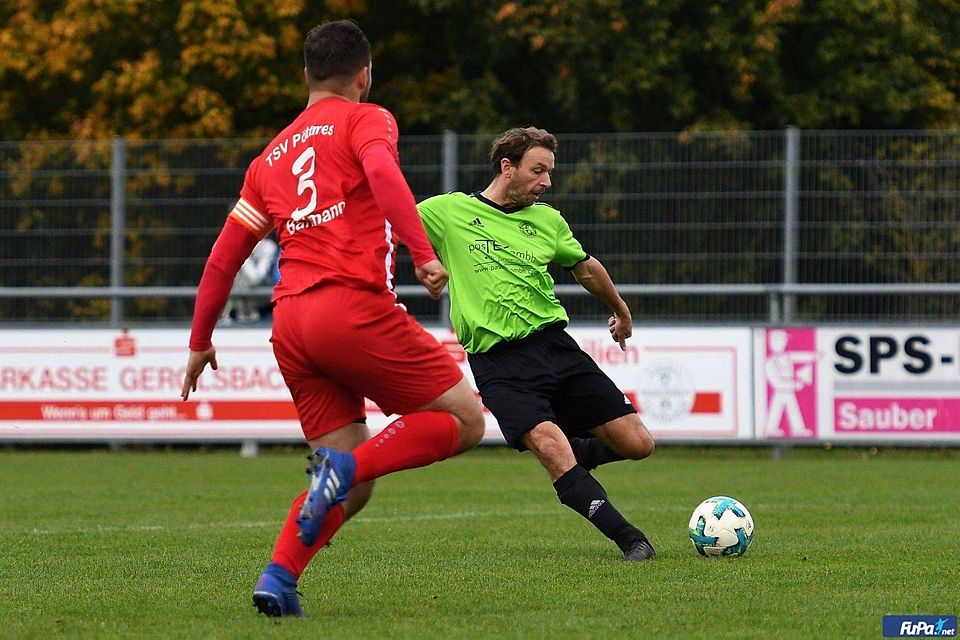 Der FC Gerolsbach von Spielertrainer Sascha Brosi (rechts) bleibt weiter im Tabellenkeller stecken. Gegen den Aufsteiger aus Untermaxfeld setzte es eine deftige 0:5-Pleite.