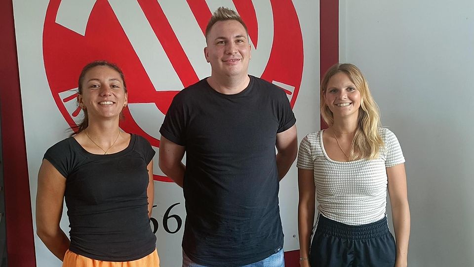 Fußball Saison 2025/26 Bezirksliga Frauen TSV Rott von links Heike Socher, Trainer Christoph Springer, Sabrina Rapp