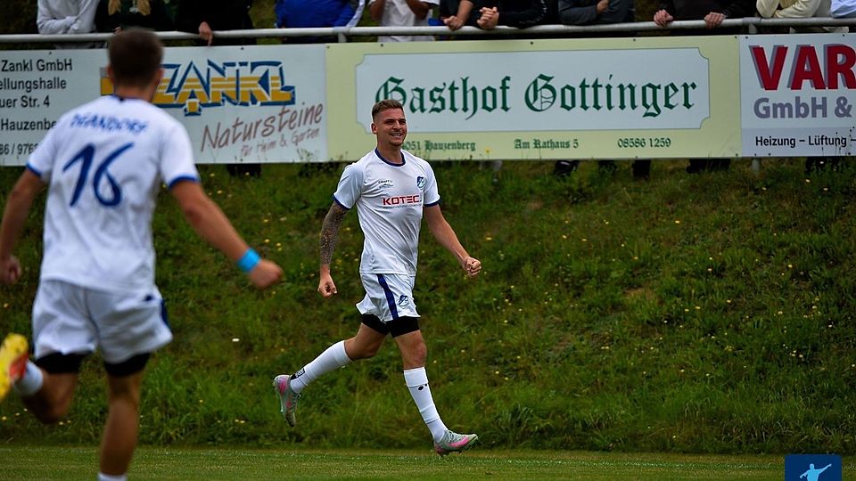 ...und immer wieder jubelt dieser Schwarz. Mit seinen vier Treffern war er heute maßgeblich am 6:1-Erfolg seines TSV Oberdiendorfs beteiligt