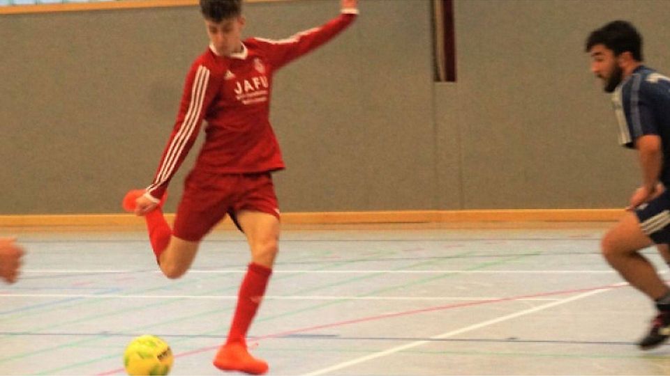 OSC-Youngster Jeremy da Rocha Nunes erzielt das 2:0 gegen Titelverteidiger DJK GB Blumenthal. Foto: Volker Schmidt