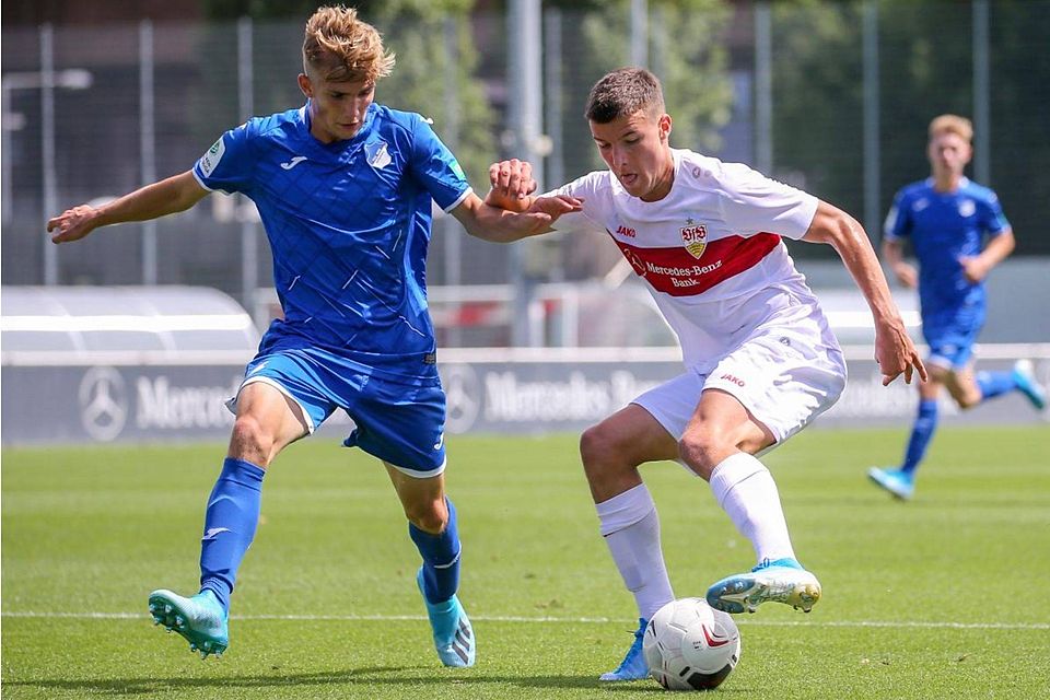 Benedikt Landwehr (links) wechselt zu den Stuttgarter Kickers.