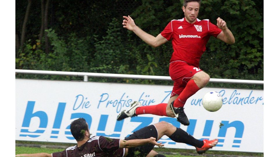 Die Hürde Eitorf nahmen Timo Schulten und der VfL Rheinbach mit einem 2:0-Sieg locker. Foto: Wolfgang Henry