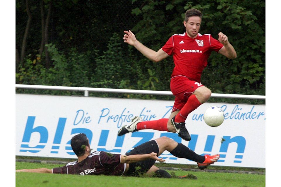 Die Hürde Eitorf nahmen Timo Schulten und der VfL Rheinbach mit einem 2:0-Sieg locker. Foto: Wolfgang Henry