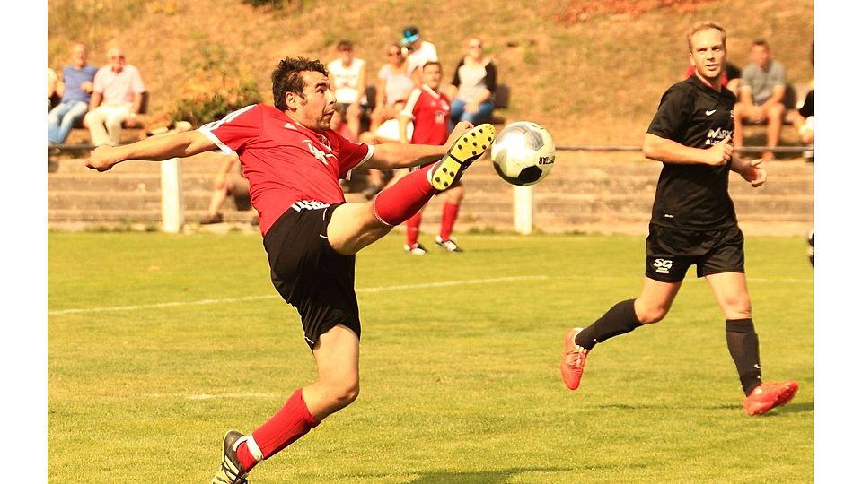 Murat Akkaya (links), hier mit dem langen Bein, will bei der SG bechtolsheim/Gabsheim etwas aufbauen. F: Wolff