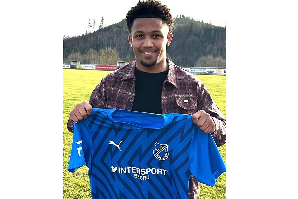 Marvin Lauber freut sich, ab kommender Saison wieder das Trikot des FV Breidenbach zu tragen. © FV 09 Breidenbach Marvin Lauber freut sich, ab kommender Saison wieder das Trikot des FV Breidenbach zu tragen. © FV 09 Breidenbach